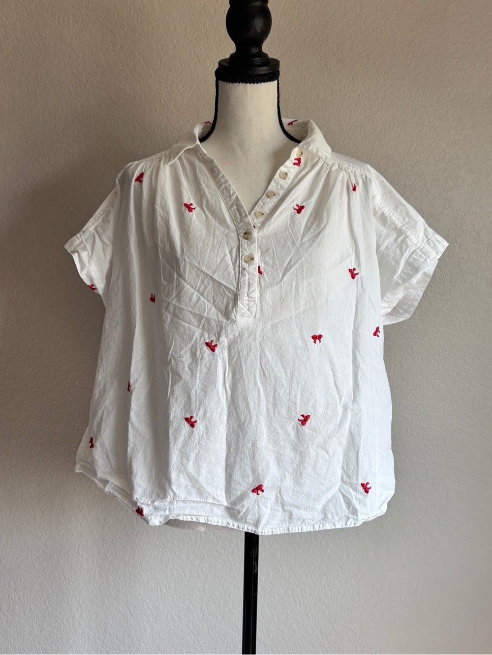Olivia Grey White Short-Sleeve Popover Cotton Blouse Red Embroidery women’s M